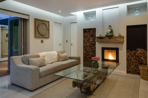 Hostal Element House Bakoven