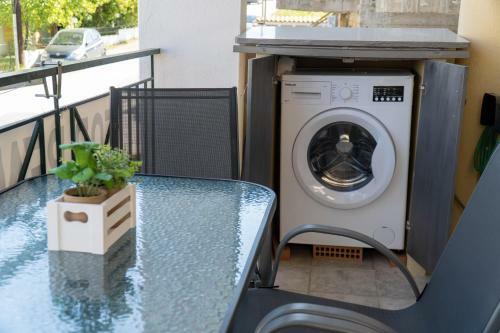 Stylish 1-bdrm Family Apartment, Kallithea