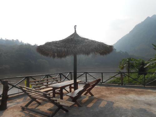 Hostal Nam Ou River Lodge