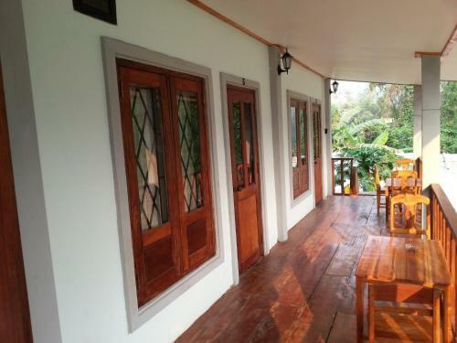 Hostal Nam Ou River Lodge