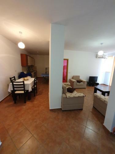Shengjin Apartment Megi