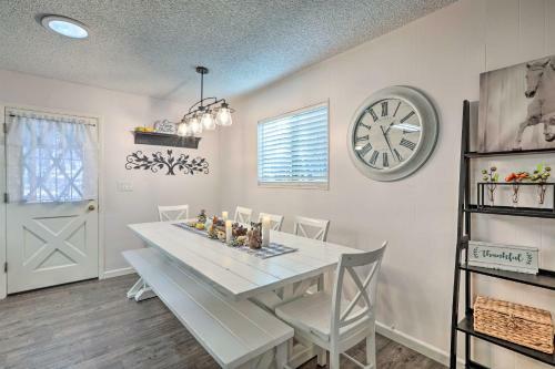 Renovated Munds Park Cottage With Grill And Fire Pit!