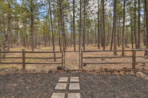 Renovated Munds Park Cottage With Grill And Fire Pit!