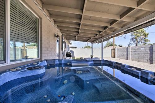 Tempe Villa With Yard About 1 Mi To The University