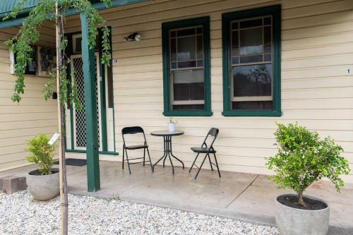 Autumn Villa, Close To Town, Cosy, Neat & Practical