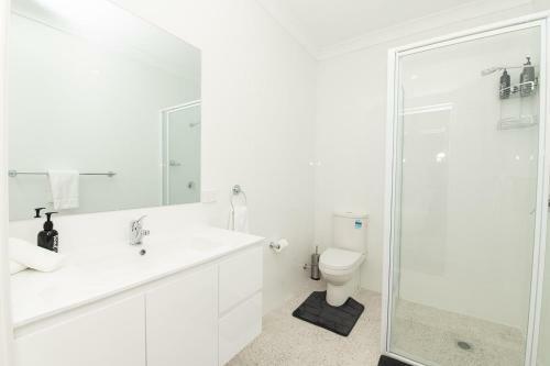 Autumn Villa, Close To Town, Cosy, Neat & Practical