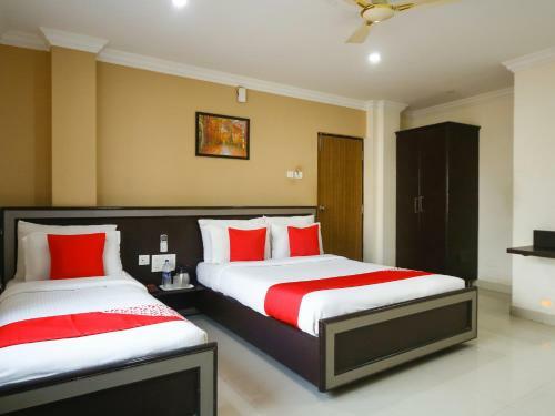Hotel Pleasant Stays - Near Airport
