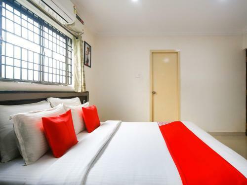 Hotel Pleasant Stays - Near Airport
