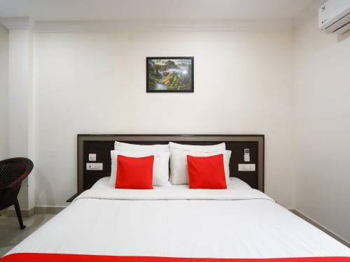 Hotel Pleasant Stays - Near Airport
