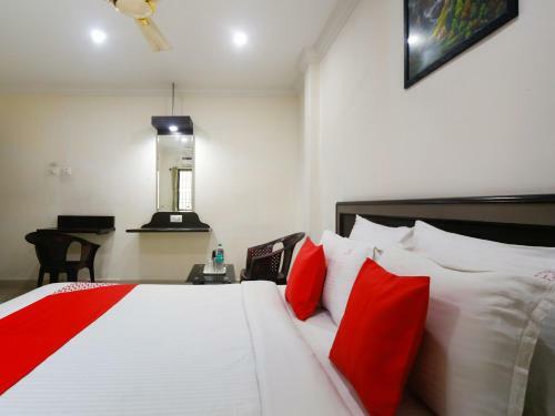 Hotel Pleasant Stays - Near Airport