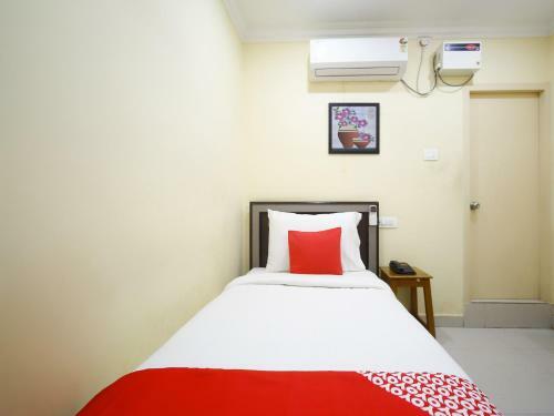 Hotel Pleasant Stays - Near Airport