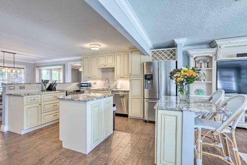 Tropical Palm Beach Escape With Outdoor Paradise!