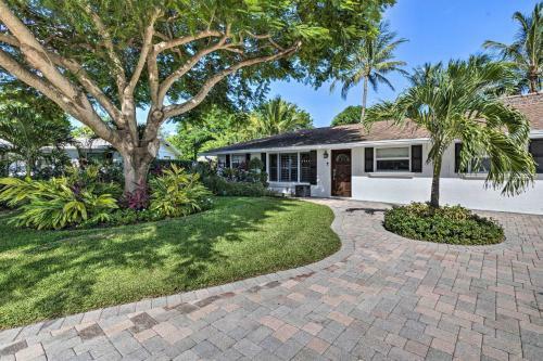 Tropical Palm Beach Escape With Outdoor Paradise!