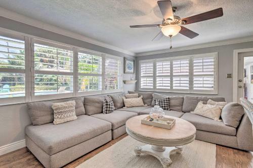 Tropical Palm Beach Escape With Outdoor Paradise!