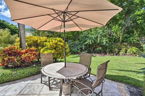 Tropical Palm Beach Escape With Outdoor Paradise!