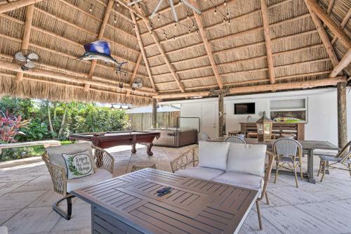 Tropical Palm Beach Escape With Outdoor Paradise!