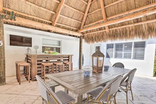 Tropical Palm Beach Escape With Outdoor Paradise!