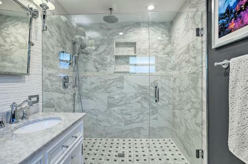 Tropical Palm Beach Escape With Outdoor Paradise!