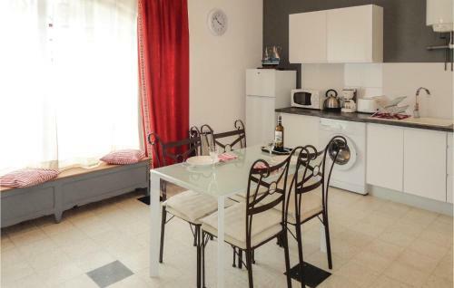 Awesome Apartment In Tr�bes W/ 1 Bedrooms