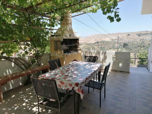 160 M2 Village House "arkadi"