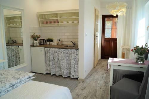 Mi?o,tu, Pokoje Go?cinne