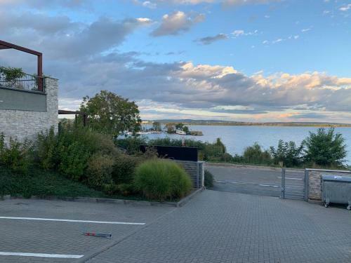 Apartm�n U Pl�?e S Terasou