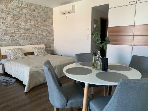 Apartm�n U Pl�?e S Terasou