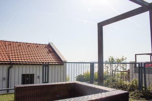 Apartm�n U Pl�?e S Terasou