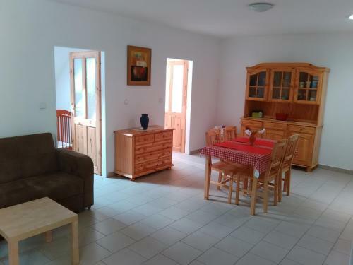 Hostal Penzion T?�let� Ml�n