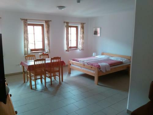 Hostal Penzion T?�let� Ml�n