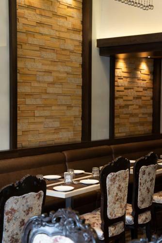Gold Crest Business Hotel