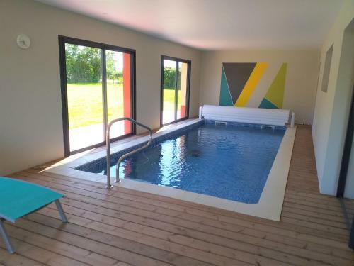 Piscine Int�rieure Priv�e Chauff�e Toute L'ann�e � 29