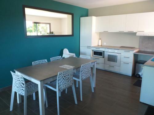 Piscine Int�rieure Priv�e Chauff�e Toute L'ann�e � 29