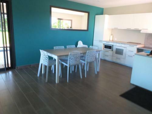 Piscine Int�rieure Priv�e Chauff�e Toute L'ann�e � 29