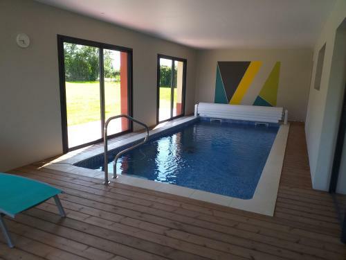 Piscine Int�rieure Priv�e Chauff�e Toute L'ann�e � 29