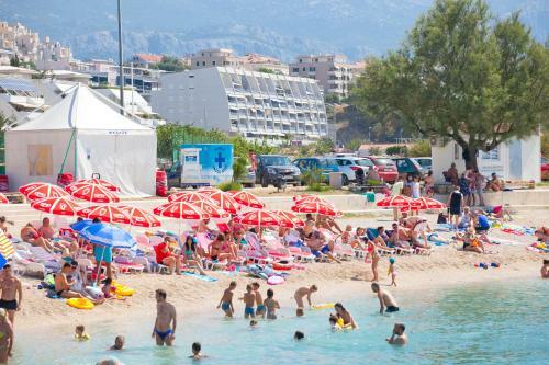 Apartamentos Luxury Beach Front Apt With Seaside View And Free Parking