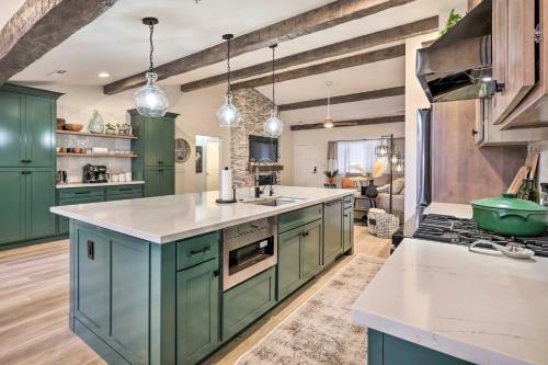 Stylish Flagstaff Hideaway With Private Hot Tub