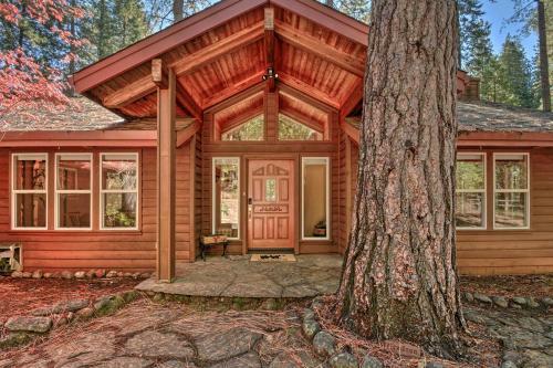 Immaculate Cabin With Bbq Deck And Community Pool