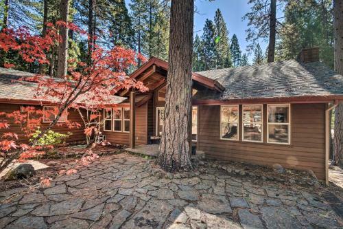 Immaculate Cabin With Bbq Deck And Community Pool