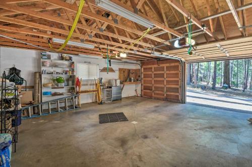 Immaculate Cabin With Bbq Deck And Community Pool