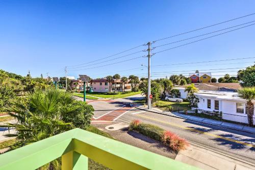 Cape Canaveral Townhome Less Than Half-mi To Beach!