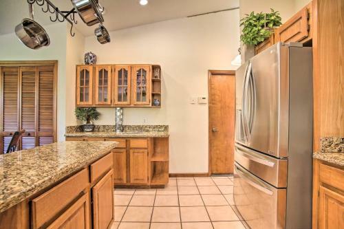 Sunny Coral Springs Escape With Screened Patio!
