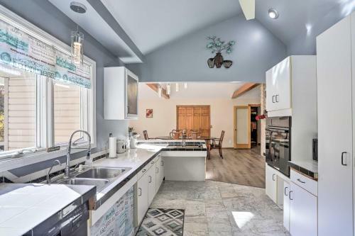 Stony Creek Lodge Escape With Deck And Sunroom!