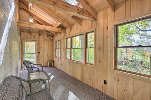 Stony Creek Lodge Escape With Deck And Sunroom!