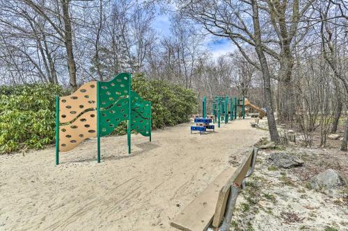 Country Club Hideaway With Community Amenities!
