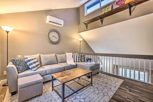 Country Club Hideaway With Community Amenities!