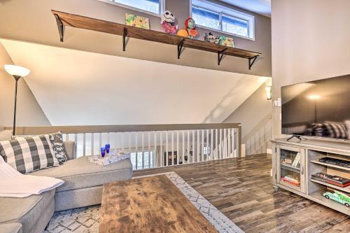 Country Club Hideaway With Community Amenities!
