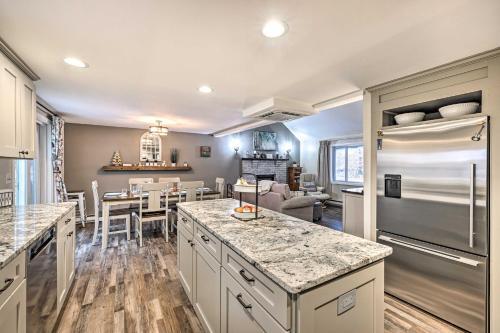 Country Club Hideaway With Community Amenities!