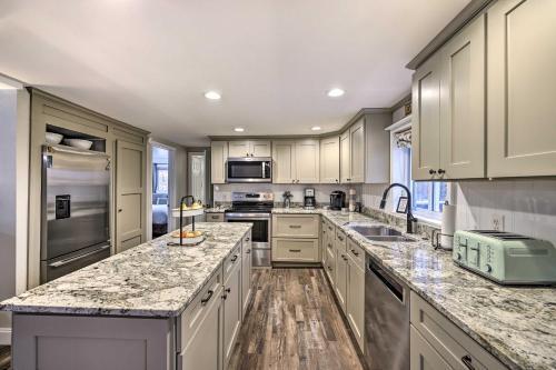 Country Club Hideaway With Community Amenities!