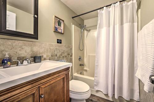 Country Club Hideaway With Community Amenities!